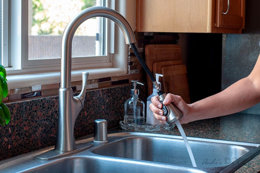 Considerations to Keep in Mind When Purchasing a New Kitchen Faucet, as Suggested by a Plumber