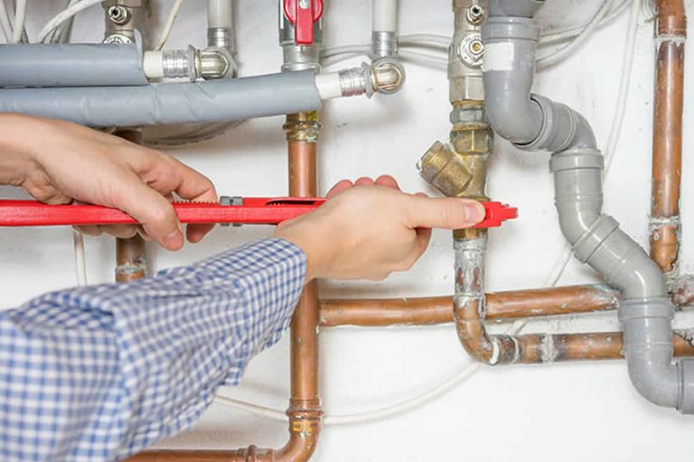 What to Look for When Choosing Commercial Plumbing Contractors for Your Business